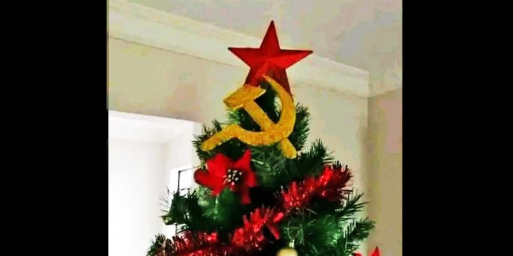 Un árbol de navidad para la tía que se cree capitalista
