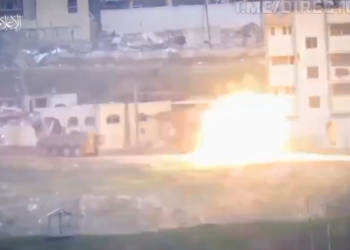 Con decisión y valor, la resistencia palestina y su pueblo combaten a los invasores, videos