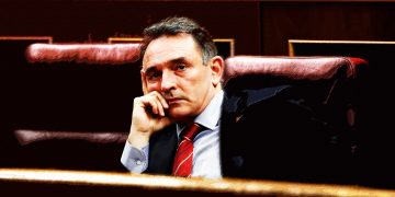 ¿Que el PCE trabaja para cambiar el sistema desde dentro? ¿Seguro? Escúchenle a Enrique Santiago