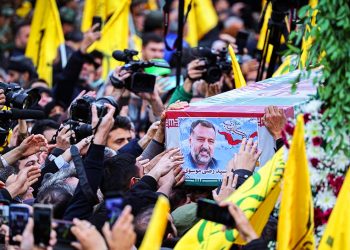 Despiden al comandante iraní asesinado por Israel en Siria con un funeral masivo (+ vídeo)