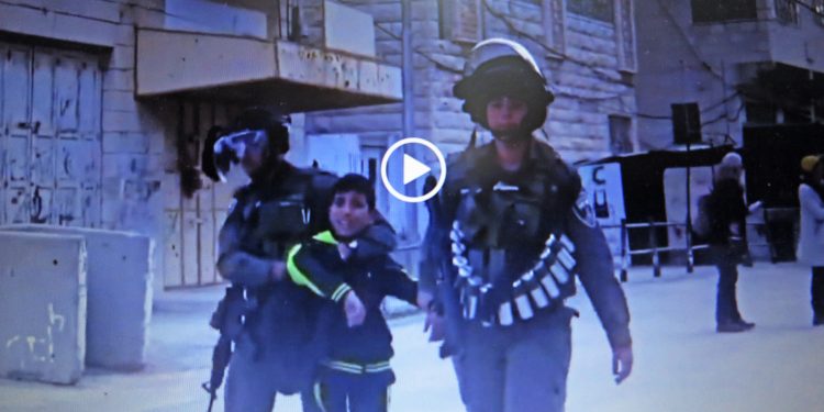 PALESTINA. Soldados ocupantes secuestran a niños en la puerta de una escuela
