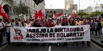 PERÚ. Miles de personas toman otra vez las calles contra la dictadura y pidiendo la libertad de Castillo