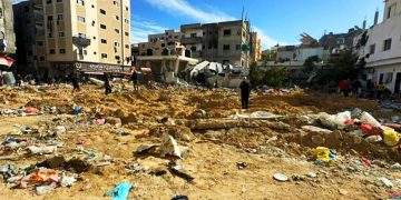 PALESTINA. Soldados ocupantes arrollan a refugiados palestinos en el patio de un hospital y los entierran vivos