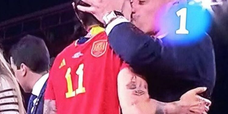 ¿La futbolista violentada por Rubiales hará caja con las campanadas de fin de año de RTVE?