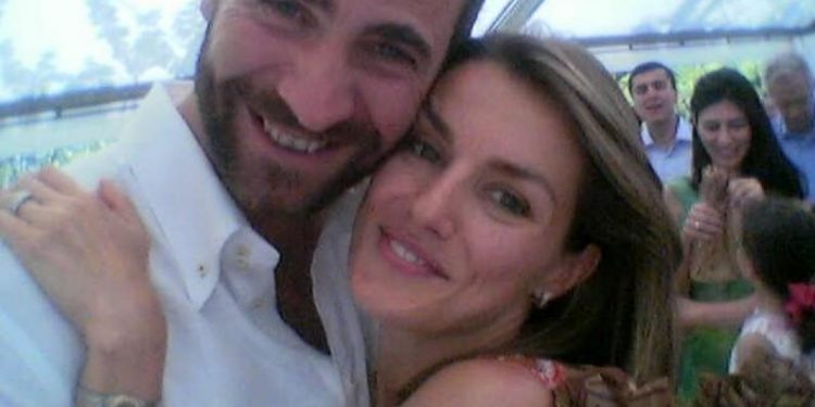 ¿Conocen a esta pareja? Observen el detalle