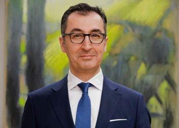 ALEMANIA. El ministro (Verde) de agricultura se une a la protesta a la tarde; por la mañana votó en contra de ellos