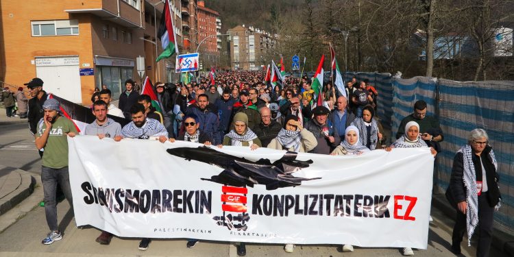 Masiva manifestación entre Ordizia y Beasain para denunciar la complicidad de empresas y gobiernos con el sionismo