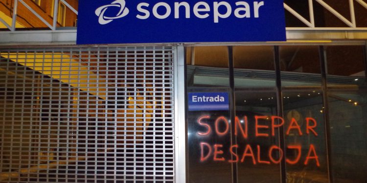 Hacen pintadas en sedes de Sonepar, la empresa que quiere desalojar el Centro Socialista de Goierri