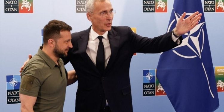 La OTAN asesora y ordena a Ucrania de cómo defenderse de Rusia