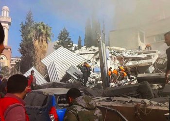 SIRIA. Barrio residencial de Damasco bombardeado por Israel; cuatro asesores militares de Irán entre los asesinados