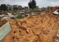 PALESTINA. Soldados ocupantes profanan un cementerio y se llevan los cadáveres de 150 mártires