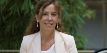 Todo queda en casa: Dimite una diputada de Vox y la sustituye una hermana de Esperanza Aguirre