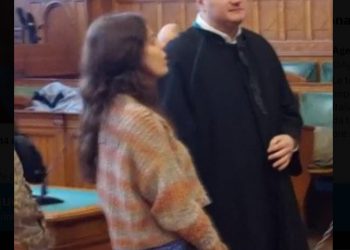 ITALIA. Imágenes de cómo trasladaron al juicio a la militante antifascista Ilaria Salis