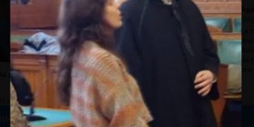 ITALIA. Imágenes de cómo trasladaron al juicio a la militante antifascista Ilaria Salis