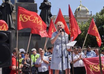 REPÚBLICA CHECA. Los comunistas se oponen con firmeza a la llegada del euro