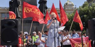 REPÚBLICA CHECA. Los comunistas se oponen con firmeza a la llegada del euro