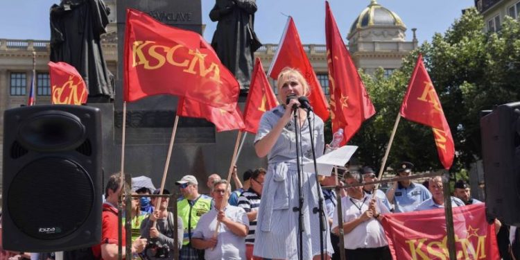 REPÚBLICA CHECA. Los comunistas se oponen con firmeza a la llegada del euro