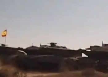 Banderas de España en los tanques que usa Ucrania