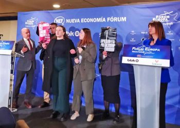 GKS irrumpe en el Forum Europa y denuncia a políticos y empresarios ante sus propias narices (+ vídeo)