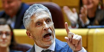 Marlaska insiste, sin un atisbo de sonrojo, en defender la “proporcionalidad” de las fuerzas de seguridad el 1-O