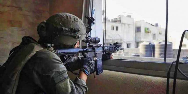 PALESTINA. Francotirador sionista dispara contra una mujer y un niño palestino (vídeo)