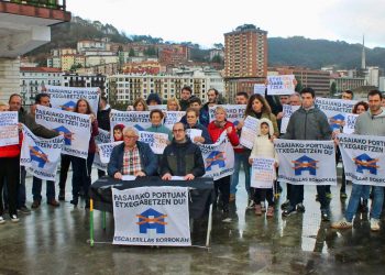 Denuncian que el Puerto de Pasaia y Eusko Trenbide Sarea quieren desahuciar a doce familias
