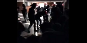 La policía desaloja a más de cien estudiantes encerrados en la Facultad de Letras de Vitoria-Gasteiz