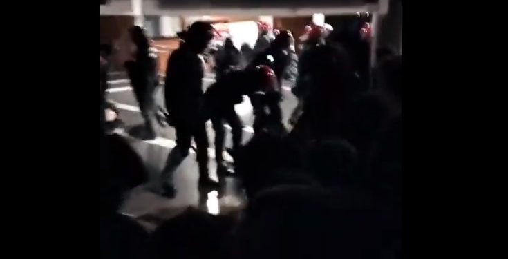 La policía desaloja a más de cien estudiantes encerrados en la Facultad de Letras de Vitoria-Gasteiz