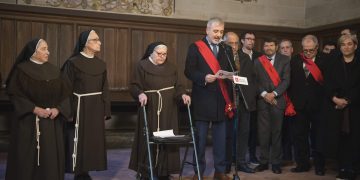El alcalde «socialista» de Barcelona sube hasta un monasterio para que la monjas pidan que llueva