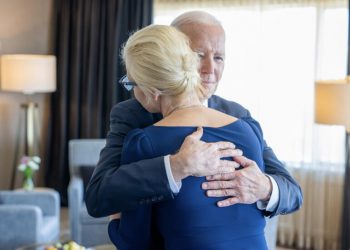 La viuda de Navalni sigue su tour: ayer con Biden en California
