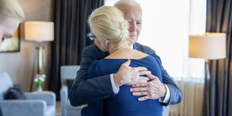 La viuda de Navalni sigue su tour: ayer con Biden en California