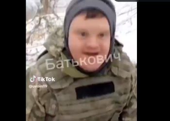 UCRANIA. Imágenes de un soldado con síndrome de Down agredido por sus «compañeros»