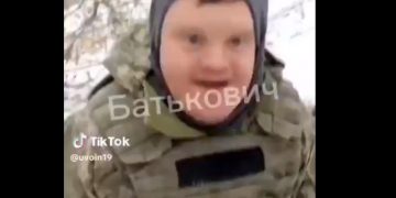 UCRANIA. Imágenes de un soldado con síndrome de Down agredido por sus «compañeros»