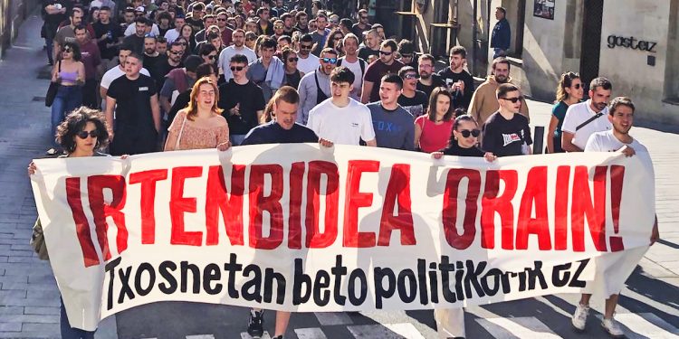 Unos 100 colectivos defienden la participación del Movimiento Socialista en las txosnas