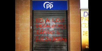Hacen pintadas en sedes del PNV y el PP por sus propuestas de desalojos rápidos y antiocupación