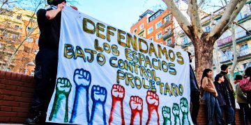 La Policía, siempre al servicio del capital, desaloja La Ferroviaria