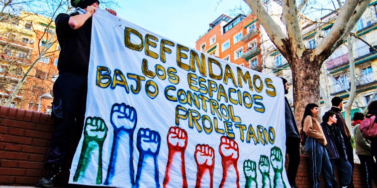 La Policía, siempre al servicio del capital, desaloja La Ferroviaria