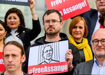 Assange: «Causa pavor verlo deteriorarse»