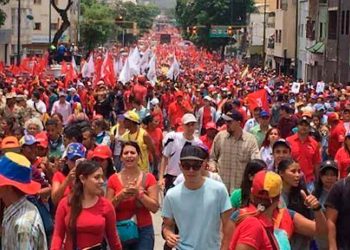 VENEZUELA. Marcha para conmemorar los 20 años de revolución (las imágenes que no verán en el Telediario)