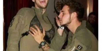 Imágenes de soldados israelíes mofándose con ropa interior de mujeres palestinas