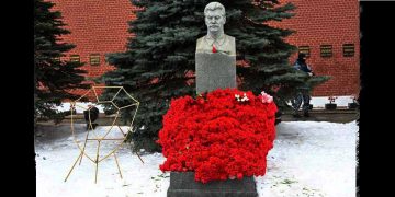 El PCFR homenajea a Stalin en el 71 aniversario de su desaparición física