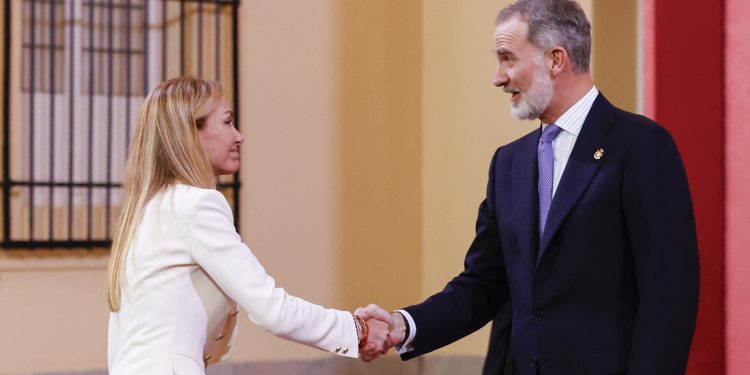 El Borbón recibe en Palacio a 500 aristócratas (ojo, titular de marzo del 2024)