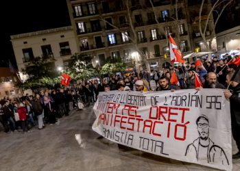 Movilización contra la sentencia de cárcel a Adrián Sas por manifestarse en el aniversario del referéndum