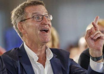 Feijóo se consagra como un buen humorista, sostiene que al que roba lo echan del partido