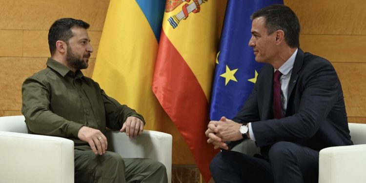 El gobierno español (PSOE/Sumar) confirma al títere Zelenski más armamento y logística
