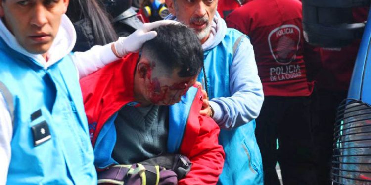 ARGENTINA. La policía reprimió a quienes reclamaban alimentos para los comedores populares