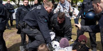 ALEMANIA. La policía desmanteló por la fuerza un campamento de apoyo a Palestina en Berlín