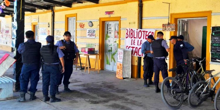 Quieren cerrar la biblioteca popular de la Estación en Fiske Menuco (Río Negro, Patagonia argentina)