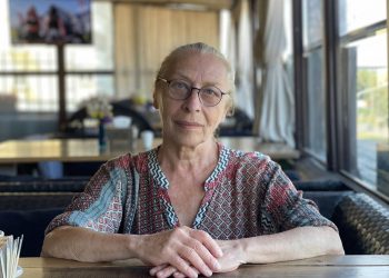 SARA ROSENBERG. Contra las bases militares. Marchamos contra la base de ROTA