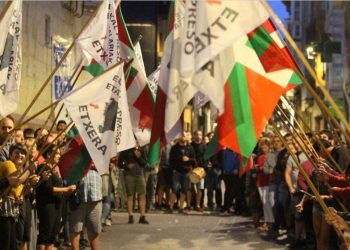 El mismo juez que exoneró al PP por su Caja B propone ahora juzgar a seis personas por los ‘ongi etorri’